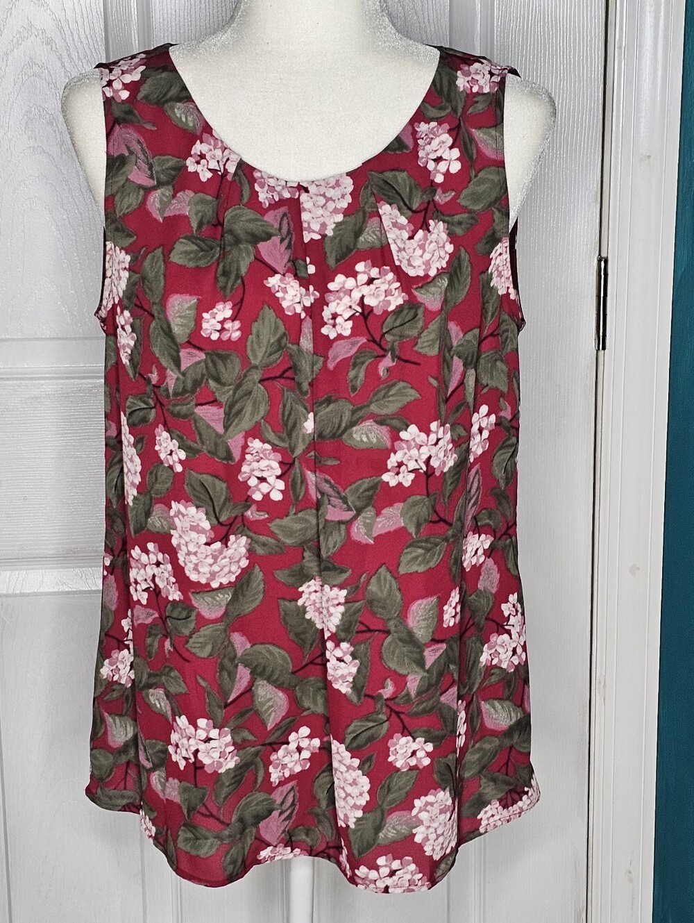 Loft Sleeveless Floral Shell Top in Berry Pink